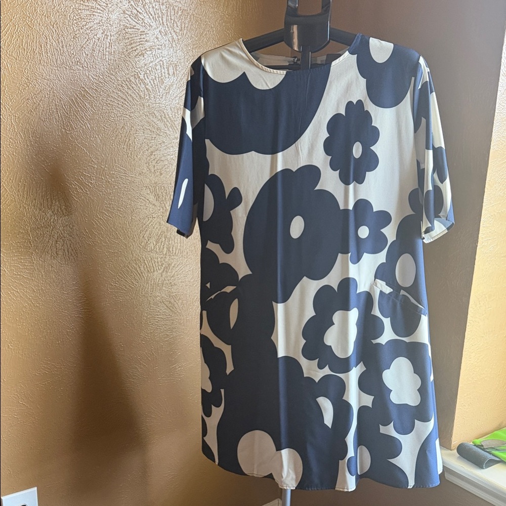 Source Unknown Black and Cream Floral Midi Dress